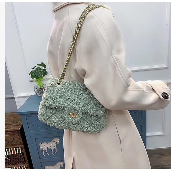 NWOT Cream Plush Shoulder Bag Fashion Fluffy Crossbody Purse Gold Hardware - Picture 8 of 10